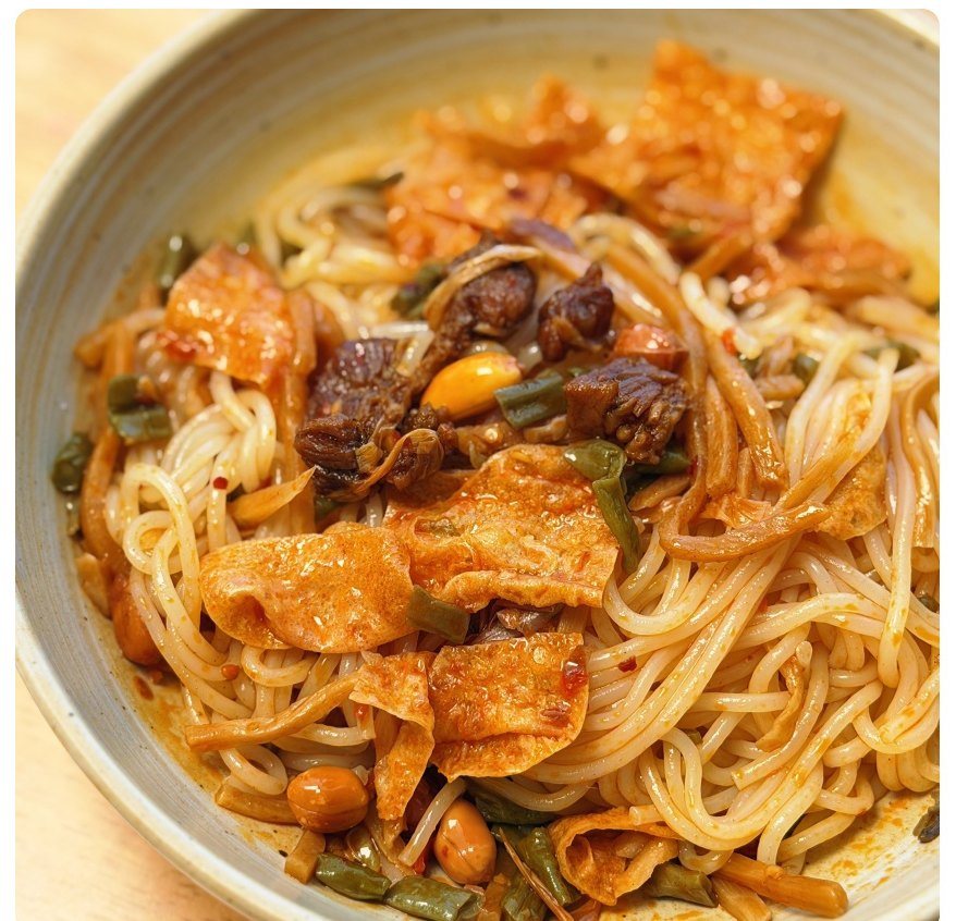 酸笋牛肉炒螺蛳粉